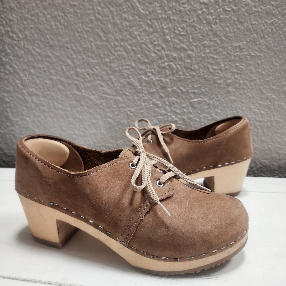 Soft brown lace up Sangens clogs size 37